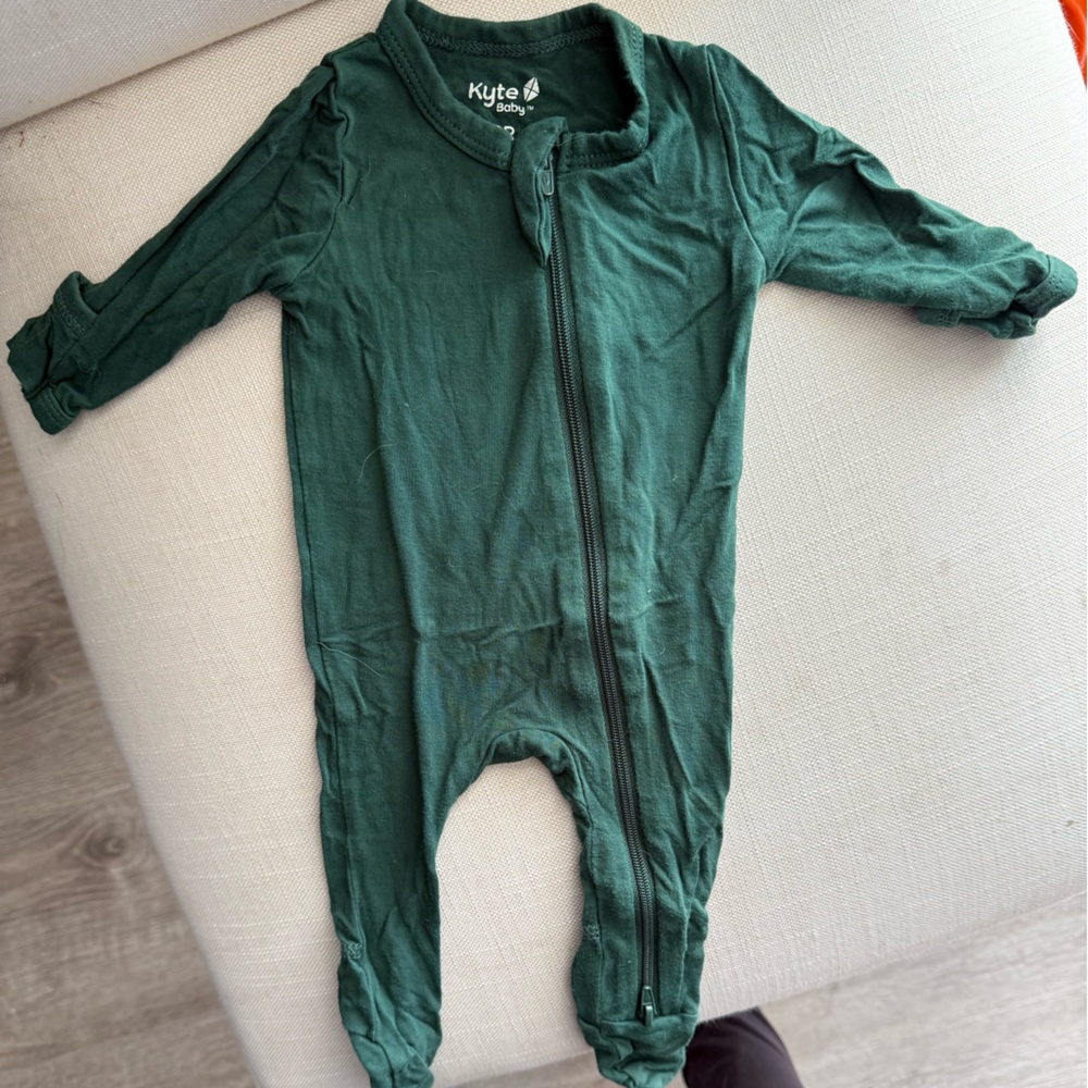 Kyte BABY Green Zipper Footie